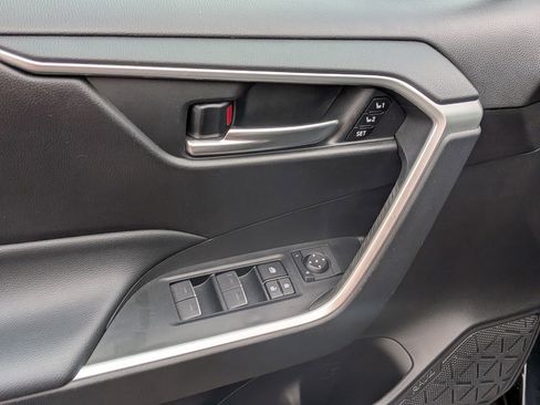 Used 2023 Toyota RAV4 XLE Premium image 15