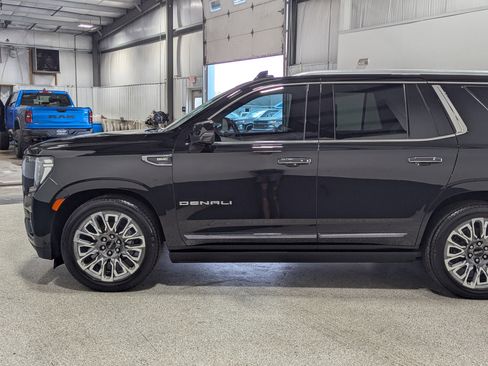Used 2023 GMC Yukon Denali Ultimate AWD/4WD image 6