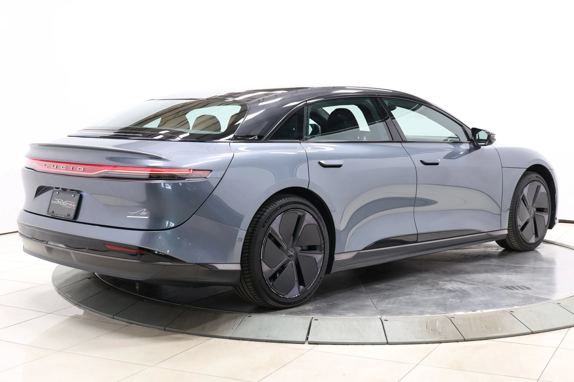 Used 2025 Lucid Air Touring AWD/4WD image 4