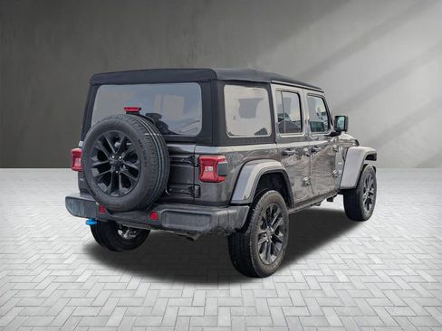 Used 2024 Jeep Wrangler Unlimited Sahara image 9