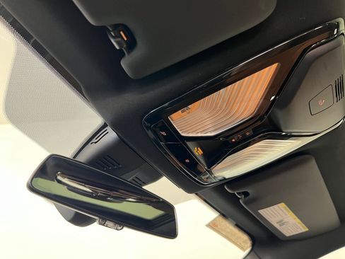 Used 2024 BMW 230i Coupe w/ Convenience Package image 18