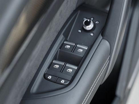 Used 2024 Audi SQ5 Prestige w/ Prestige Package image 25