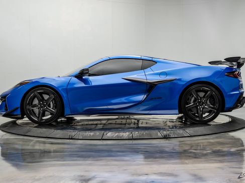 Used 2024 Chevrolet Corvette Z06 w/ Z07 Performance Package RWD image 10