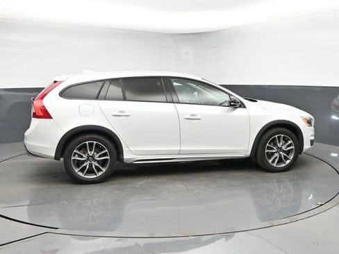 Used 2017 Volvo V60 T5 Cross Country Platinum AWD/4WD image 9