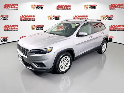 Used 2021 Jeep Cherokee Latitude w/ Mopar Interior Package FWD image 12