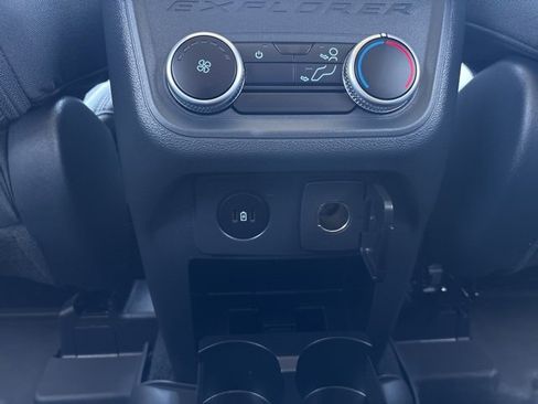 Certified 2025 Ford Explorer Active image 17