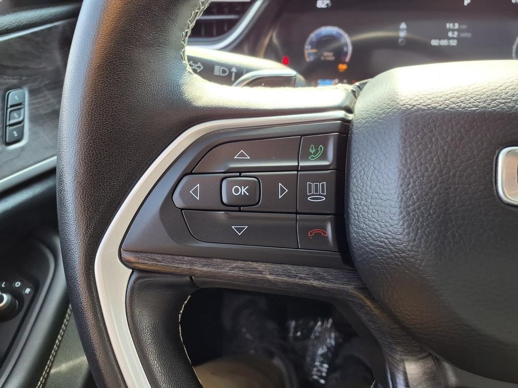 Used 2022 Jeep Grand Cherokee Limited AWD/4WD image 13
