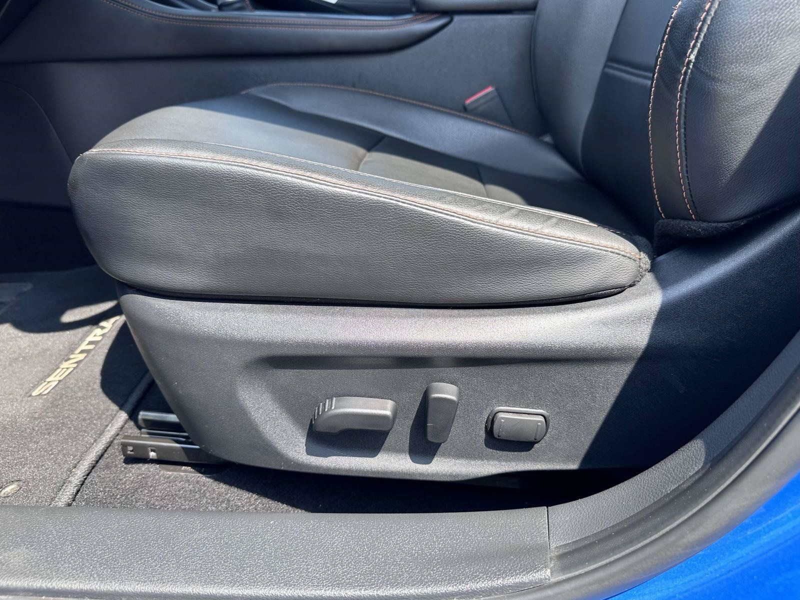 Used 2023 Nissan Sentra SR w/ SR Premium Package FWD image 11