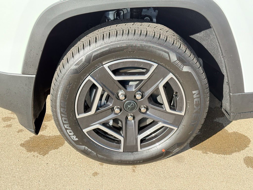 New 2026 Jeep Cherokee Laredo AWD/4WD image 12