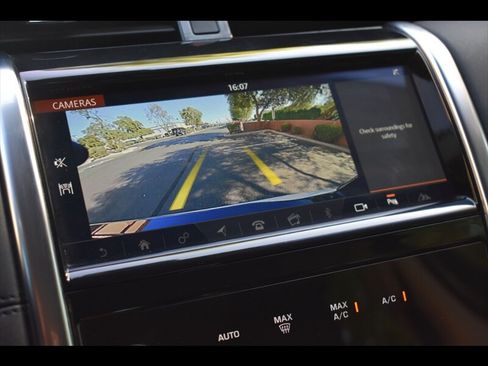 Used 2020 Land Rover Discovery Sport SE AWD/4WD image 11