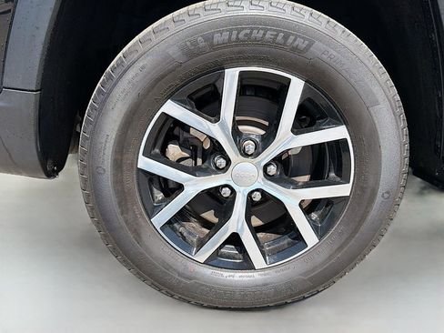 Used 2023 Jeep Grand Cherokee L Limited image 9