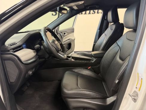 Used 2025 Jeep Compass Limited AWD/4WD image 12