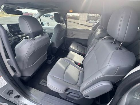 Used 2024 Toyota Sienna XLE image 16