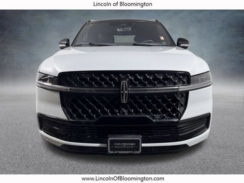 Used 2025 Lincoln Navigator Black Label AWD/4WD image 9