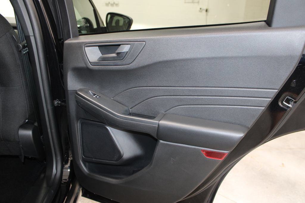 Used 2025 Ford Escape Active AWD/4WD image 29