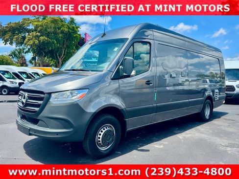 Used 2021 Mercedes-Benz Sprinter 4500 w/ Dashboard Charging Package image 5