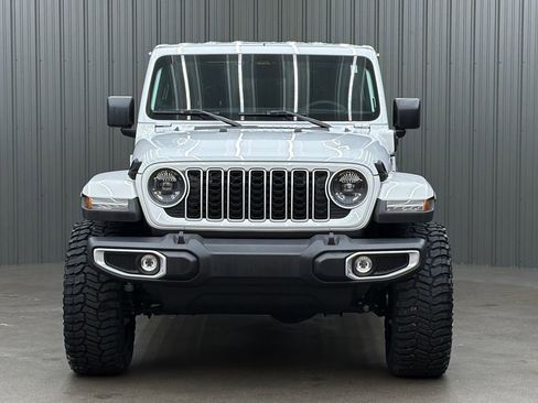 Used 2025 Jeep Wrangler Unlimited Sahara image 8