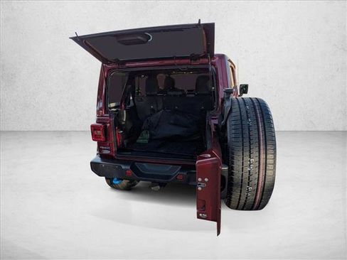 Used 2022 Jeep Wrangler Unlimited Sahara w/ Cold Weather Group image 23