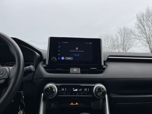 Used 2025 Toyota RAV4 LE image 21