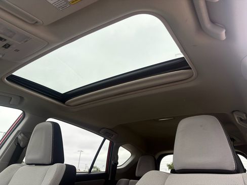 Used 2016 Toyota RAV4 XLE AWD/4WD image 23