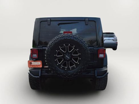 Used 2013 Jeep Wrangler Unlimited Sahara image 7