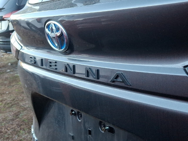 Used 2025 Toyota Sienna XLE AWD/4WD image 8