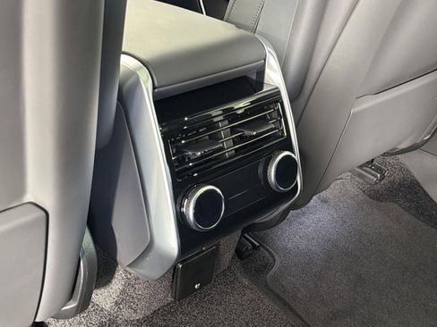 New 2026 Land Rover Range Rover Long Wheelbase SE image 28