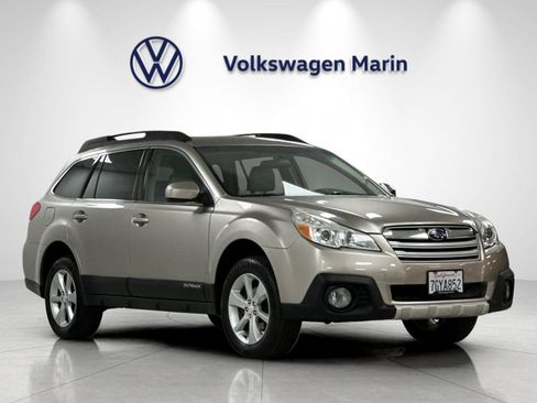 Used 2014 Subaru Outback 2.5i Limited AWD/4WD image 7