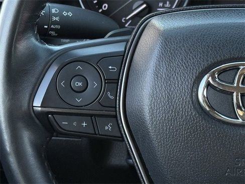 Used 2024 Toyota Camry SE image 12