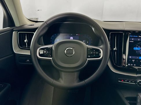 Used 2025 Volvo XC60 B5 Plus image 17