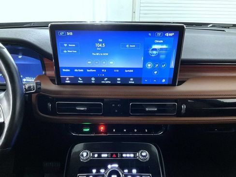 Used 2022 Lincoln Nautilus Reserve AWD/4WD image 13