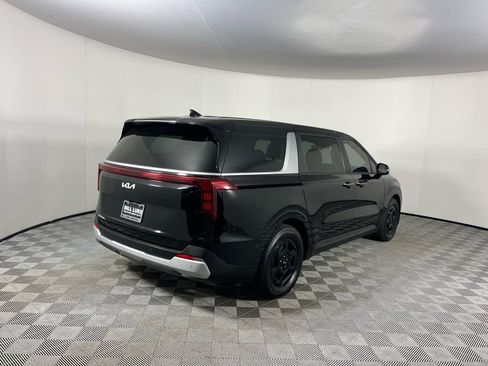 Used 2025 Kia Carnival image 5