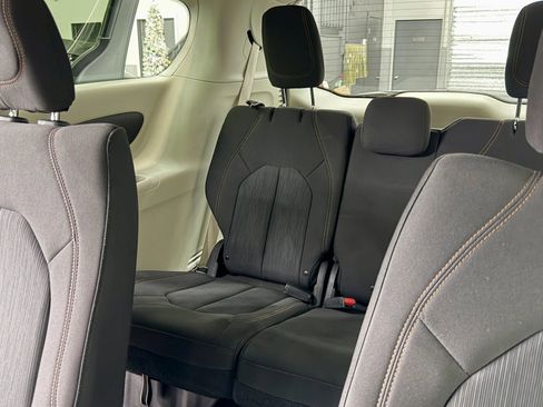 Used 2019 Chrysler Pacifica Touring Plus w/ Advanced Safetytec Group image 14