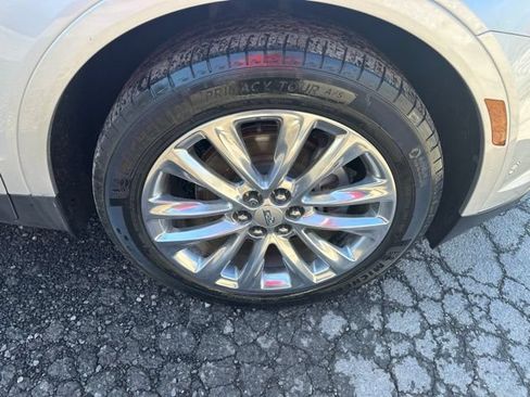 Used 2017 Cadillac XT5 Platinum w/ Driver Assist Package AWD/4WD image 12