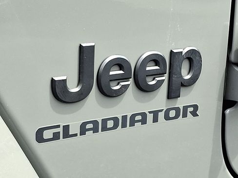 Used 2022 Jeep Gladiator Sport AWD/4WD image 28