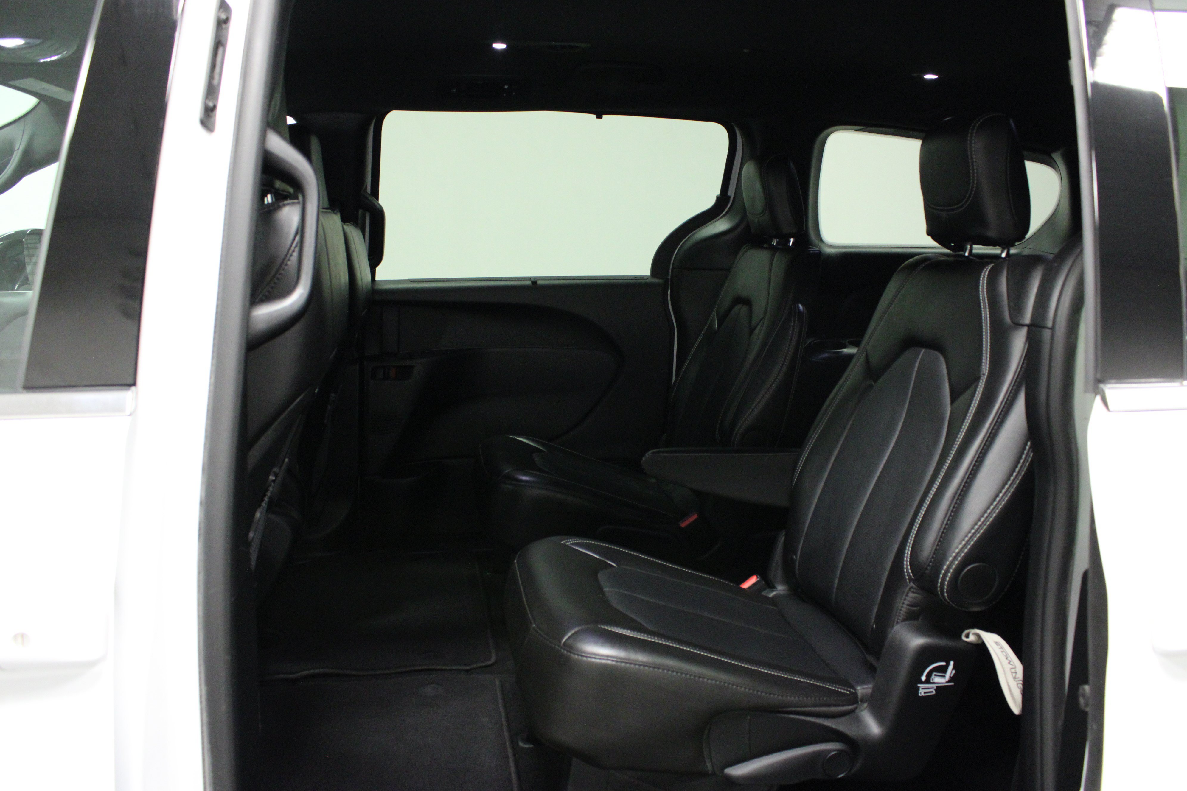 Used 2025 Chrysler Pacifica Select FWD image 13