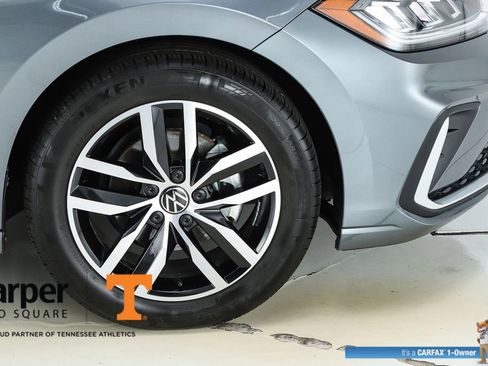 Used 2025 Volkswagen Jetta SE w/ Sunroof Package FWD image 14