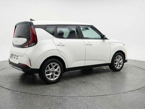 Used 2025 Kia Soul LX w/ LX Technology Package image 9
