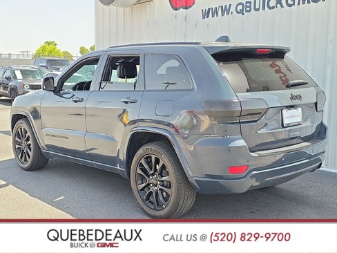 Used 2018 Jeep Grand Cherokee Altitude RWD image 5