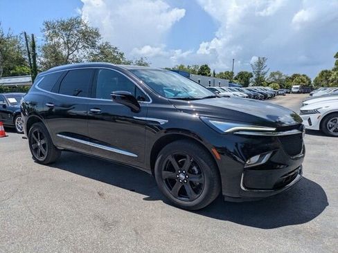 Used 2024 Buick Enclave Essence w/ Sport Touring Edition image 9