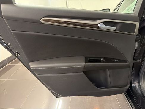 Used 2014 Ford Fusion SE w/ Equipment Group 202A FWD image 29