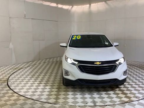 Used 2020 Chevrolet Equinox LT w/ Driver Convenience Package image 2