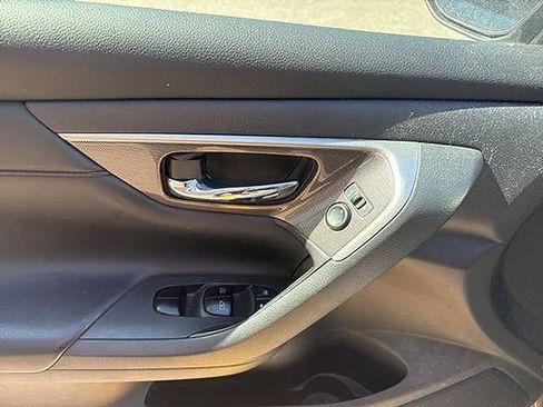 Used 2015 Nissan Altima 2.5 SL w/ Technology Package FWD image 13