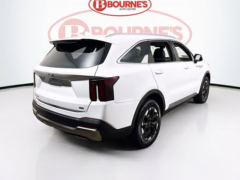 Used 2024 Kia Sorento S image 10