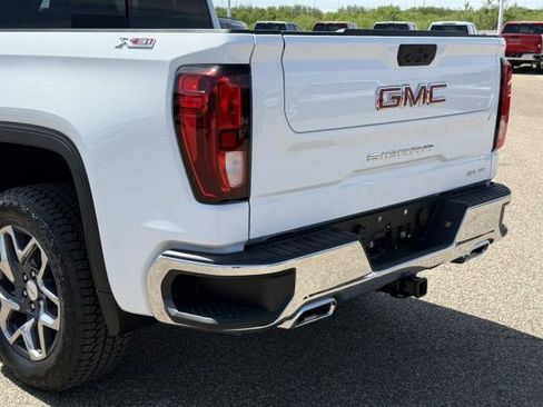 New 2026 GMC Sierra 1500 SLE image 18