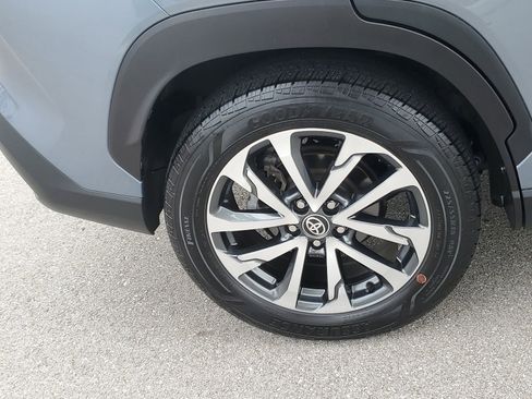Certified 2023 Toyota Corolla Cross XLE w/ Convenience Package FWD image 4
