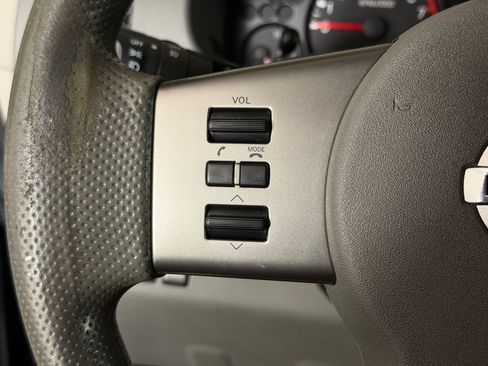 Used 2010 Nissan Frontier SE RWD image 15