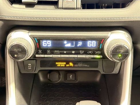 Used 2021 Toyota RAV4 LE AWD/4WD image 13
