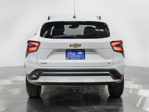 Used 2025 Chevrolet Trax LT w/ LT Convenience Package FWD image 6