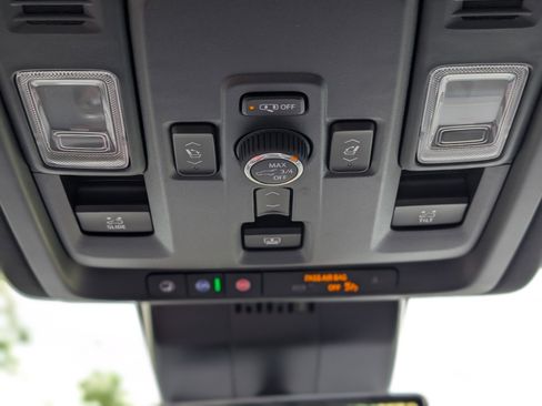 New 2025 Chevrolet Suburban Premier image 21